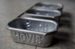 画像2: 【RARE】ENGLAND antique HOVIS BREAD TIN イギリスアンティーク ホーヴィス ミニブレッド缶 3連 ベーキングティンモールド 型 1950's (2)