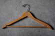 画像2: SALE【20%OFF】U.S.A. antique Advertising Hanger アメリカアンティーク アドバタイジング 広告入 木製ハンガー ヴィンテージ 1930-60's (2)