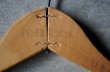 画像3: SALE【20%OFF】U.S.A. antique Advertising Hanger アメリカアンティーク アドバタイジング 広告入 木製ハンガー ヴィンテージ 1930-60's (3)