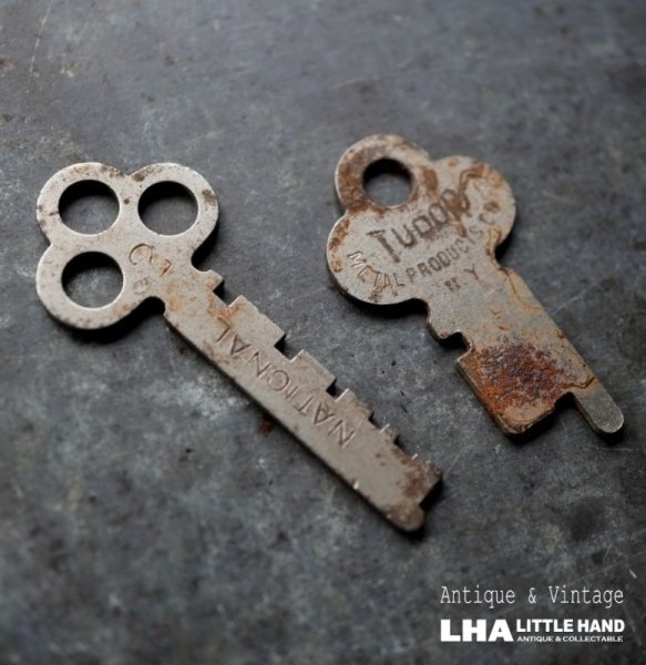 画像1: U.S.A. antique KEYS 2pcs アメリカアンティークキー ヴィンテージキー 鍵 2本セット ヴィンテージ 1940-70s (1)