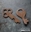画像1: U.S.A. antique KEYS 2pcs アメリカアンティークキー ヴィンテージキー 鍵 2本セット ヴィンテージ 1940-70s (1)