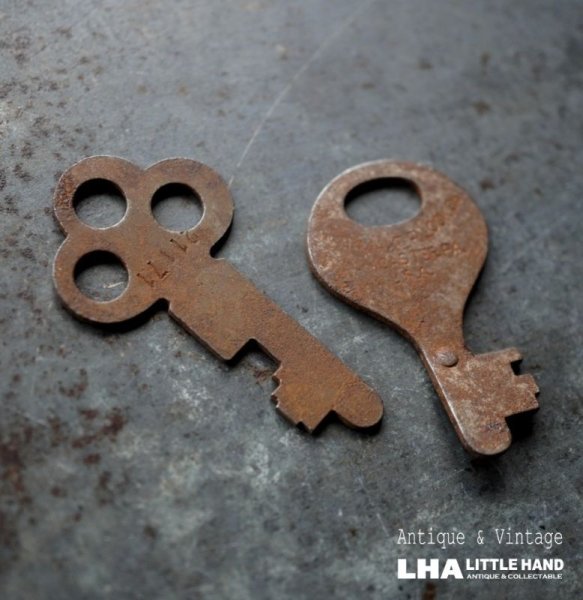 画像1: U.S.A. antique KEYS 2pcs アメリカアンティークキー ヴィンテージキー 鍵 2本セット ヴィンテージ 1940-70s (1)