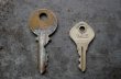 画像2: U.S.A. antique KEYS 2pcs アメリカアンティークキー ヴィンテージキー 鍵 2本セット ヴィンテージ 1940-70s (2)