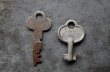 画像2: U.S.A. antique KEYS 2pcs アメリカアンティークキー ヴィンテージキー 鍵 2本セット ヴィンテージ 1940-70s (2)