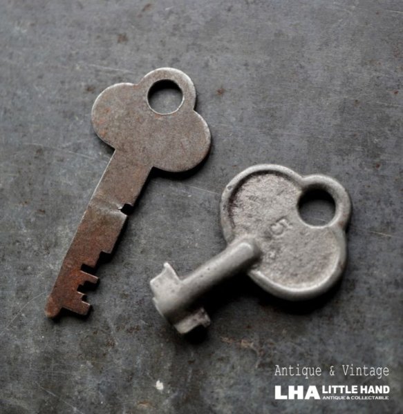 画像1: U.S.A. antique KEYS 2pcs アメリカアンティークキー ヴィンテージキー 鍵 2本セット ヴィンテージ 1940-70s (1)