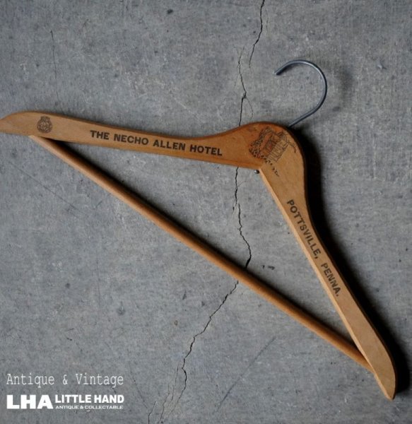 画像1: U.S.A. antique Advertising Hanger アメリカアンティーク アドバタイジング 広告入 木製ハンガー ヴィンテージ 1930-60's (1)