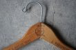 画像4: U.S.A. antique Advertising Hanger アメリカアンティーク アドバタイジング 広告入 木製ハンガー ヴィンテージ 1930-60's (4)