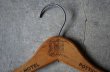 画像4: U.S.A. antique Advertising Hanger アメリカアンティーク アドバタイジング 広告入 木製ハンガー ヴィンテージ 1930-60's (4)