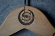 画像3: U.S.A. antique Advertising Hanger アメリカアンティーク アドバタイジング 広告入 木製ハンガー ヴィンテージ 1940-70's (3)