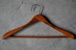 画像2: U.S.A. antique Advertising Hanger アメリカアンティーク アドバタイジング 広告入 木製ハンガー ヴィンテージ 1930-60's (2)
