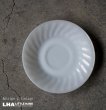 画像1: U.S.A. vintage Fire-king WHITE SWIRL SAUCER アメリカヴィンテージ ファイヤーキング ホワイト スワール ソーサー 1951-60's (1)