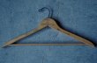 画像5: U.S.A. antique HILTON HOTELS Advertising Hangers 2pcs アメリカアンティーク アドバタイジング 広告入 木製ハンガー 2本セット ヴィンテージ 1940-70's (5)