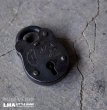 画像1: SALE【30%OFF】ENGLAND antique PADLOCK NO KEY イギリスアンティーク クマ型 刻印入り 小さなパドロック 鍵なし 南京錠 ヴィンテージ 1944s (1)