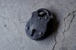 画像2: SALE【30%OFF】ENGLAND antique PADLOCK NO KEY イギリスアンティーク クマ型 刻印入り 小さなパドロック 鍵なし 南京錠 ヴィンテージ 1944s (2)