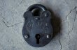 画像3: SALE【30%OFF】ENGLAND antique PADLOCK NO KEY イギリスアンティーク クマ型 刻印入り 小さなパドロック 鍵なし 南京錠 ヴィンテージ 1944s (3)
