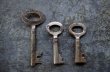 画像2: ENGLAND antique KEYS 3pcs イギリスアンティークキー ヴィンテージキー 小さな鍵 3本セット ヴィンテージ 1920-60s