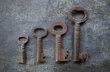 画像3: ENGLAND antique KEYS 4pcs イギリスアンティークキー ヴィンテージキー 小さな鍵 4本セット ヴィンテージ 1900-50's (3)