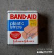画像1: U.S.A. antique BAND-AID TIN アメリカアンティーク ジョンソン&ジョンソン BAND-AID バンドエイド缶 絆創膏 ヴィンテージ1970-80's  (1)
