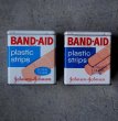 画像1: U.S.A. antique BAND-AID TINS 2pcs アメリカアンティーク ジョンソン&ジョンソン BAND-AID バンドエイド缶 2個SET 絆創膏 ヴィンテージ1970-80's  (1)