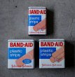 画像1: U.S.A. antique BAND-AID TINS 3pcs アメリカアンティーク ジョンソン&ジョンソン BAND-AID バンドエイド缶 3個SET 絆創膏 ヴィンテージ1960-80's  (1)