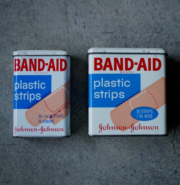 画像1: U.S.A. antique BAND-AID TINS 2pcs アメリカアンティーク ジョンソン&ジョンソン BAND-AID バンドエイド缶 2個SET 絆創膏 ヴィンテージ1970-80's  (1)