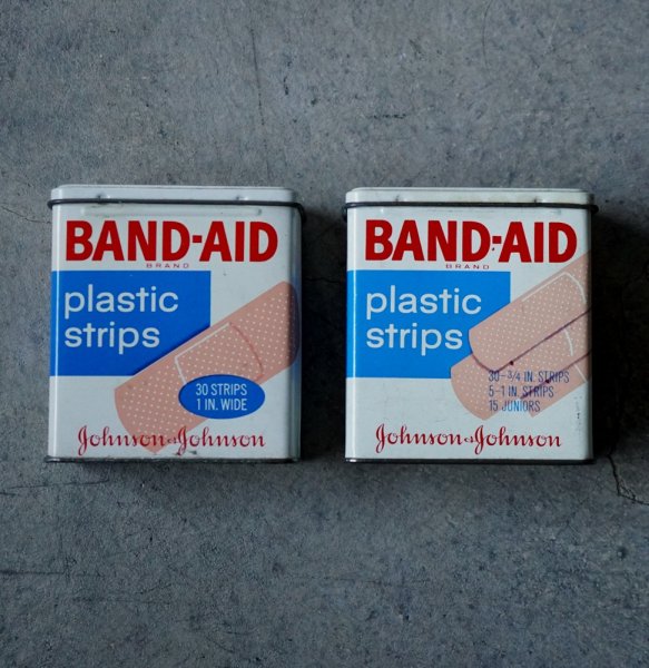 画像1: U.S.A. antique BAND-AID TINS 2pcs アメリカアンティーク ジョンソン&ジョンソン BAND-AID バンドエイド缶 2個SET 絆創膏 ヴィンテージ1970-80's  (1)