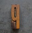 画像2: U.S.A. antique Letterpress 【p】アメリカアンティーク 木製プリンターブロック Ｈ5cm ヴィンテージ スタンプ ビンテージ はんこ 数字 1900-40's  (2)