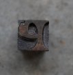 画像2: U.S.A. antique Letterpress 【P】アメリカアンティーク 木製プリンターブロック Ｈ1.6cm ヴィンテージ スタンプ ビンテージ はんこ 数字 1900-40's  (2)