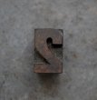 画像1: U.S.A. antique Letterpress 【2】アメリカアンティーク 木製プリンターブロック Ｈ2.5cm ヴィンテージ スタンプ ビンテージ はんこ 数字 1900-40's  (1)