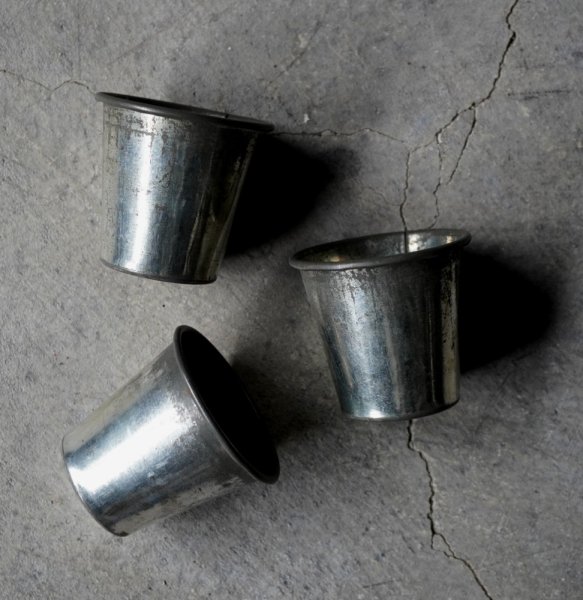 画像1: ENGLAND antique Baking Tin Small CUPS 3pcs イギリスアンティーク 小さなベーキングティンモールド カップ 3個セット ヴィンテージ 焼き型 菓子型 ケーキ 1930-50’ｓ (1)