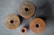 画像2: U.S.A. antique Wooden Spools アメリカアンティーク  英字ロゴ入 刻印入 木製スプール 糸巻き 糸 4個セット  ヴィンテージ 1920-40's (2)