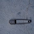 画像1: U.S.A. antique LAUNDRY PIN (LARGE) アメリカアンティーク 大きなナンバー入ランドリーピン セーフティピン ヴィンテージ 1940－50's 