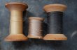 画像3: U.S.A. antique Wooden Spools アメリカアンティーク  英字ロゴ入 刻印入 木製スプール 糸巻き 糸 3個セット  ヴィンテージ 1920-40's