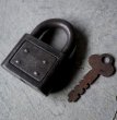 画像1: SALE【30%OFF】U.S.A. antique YALE PADLOCK アメリカアンティーク  刻印入 パドロック 南京錠 ヴィンテージ ビンテージ 1940－60's (1)