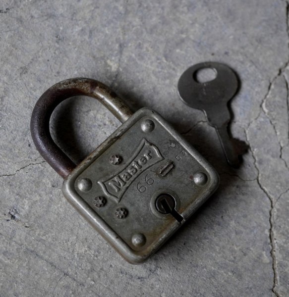 画像1: SALE【30%OFF】U.S.A. antique Master PADLOCK アメリカアンティーク  刻印入 パドロック 南京錠 ヴィンテージ ビンテージ 1940－60's (1)