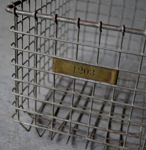 画像: U.S.A. antique Wire Basket アメリカアンティーク AMERICAN WIRE FORM CO. ナンバータグ付き ワイヤーバスケット 1940-50's 
