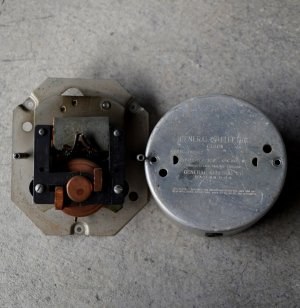 画像: U.S.A. antique GENERAL ELECTRIC wall clock  MOVEMENT PARTS  アメリカアンティーク ムーブメント 掛け時計 機械部品 ジャンク ヴィンテージ 1940-70's