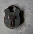画像1: ENGLAND antique PADLOCK イギリスアンティーク クマ型 刻印入り パドロック NO KEY ヴィンテージ 1920-40's (1)