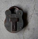 画像: ENGLAND antique PADLOCK イギリスアンティーク クマ型 刻印入り パドロック NO KEY ヴィンテージ 1920-40's