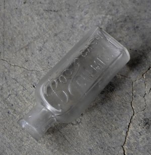 画像: ENGLAND antique Boots Glass Bottle イギリスアンティーク 筆記体ロゴ【Boots】 ガラスボトル H12cm ガラス瓶 1920's