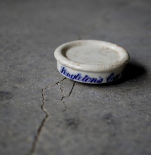 画像: 【RARE】ENGLAND antique Singletons Eye Ointment  POTTERY イギリスアンティーク シングルトン 目薬ポット 眼軟膏ポット 陶器ポット 1910-1920's