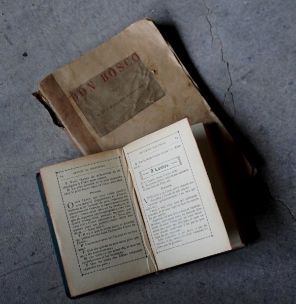 画像1: ENGLAND antique BOOKS 2pcs イギリス アンティーク 本 2冊セット 古書 洋書 聖書ブック 1882-1930's (1)
