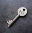 画像1: ENGLAND antique KEY イギリスアンティークキー ヴィンテージキー 鍵  パドロックキー ヴィンテージ 1950-70s (1)