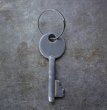 画像3: ENGLAND antique KEY イギリスアンティークキー ヴィンテージキー 鍵  パドロックキー ヴィンテージ 1940-60s (3)