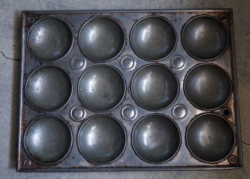 画像2: ENGLAND antique イギリスアンティーク ベーキングティンモールド 12穴  焼き型 菓子型 1930-50’ｓ