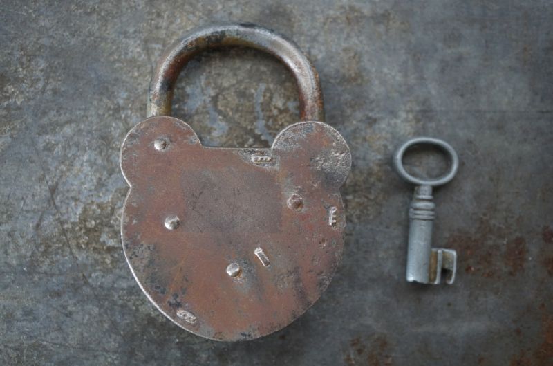 画像4: FRANCE antique フランスアンティーク クマ型 パドロック 鍵付 ヴィンテージ 南京錠 1940-60's