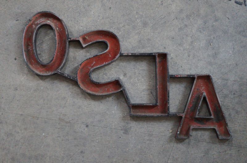 ビンテージ レターサイン U ｜ glow ANTIQUES