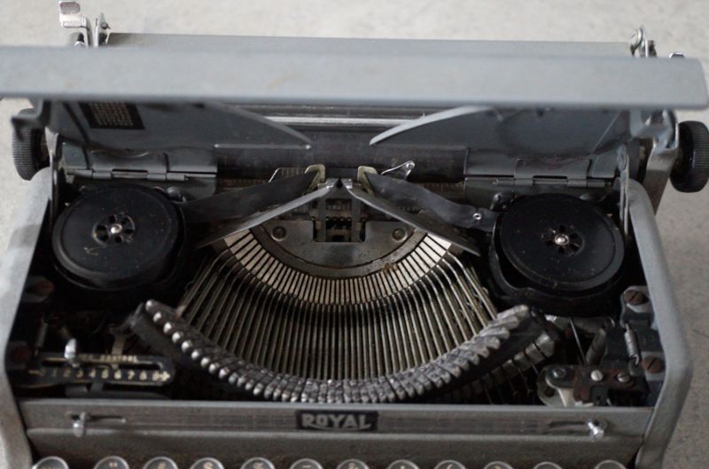 U.S.A. antique ROYAL Typewriter アメリカアンティーク ロイヤル