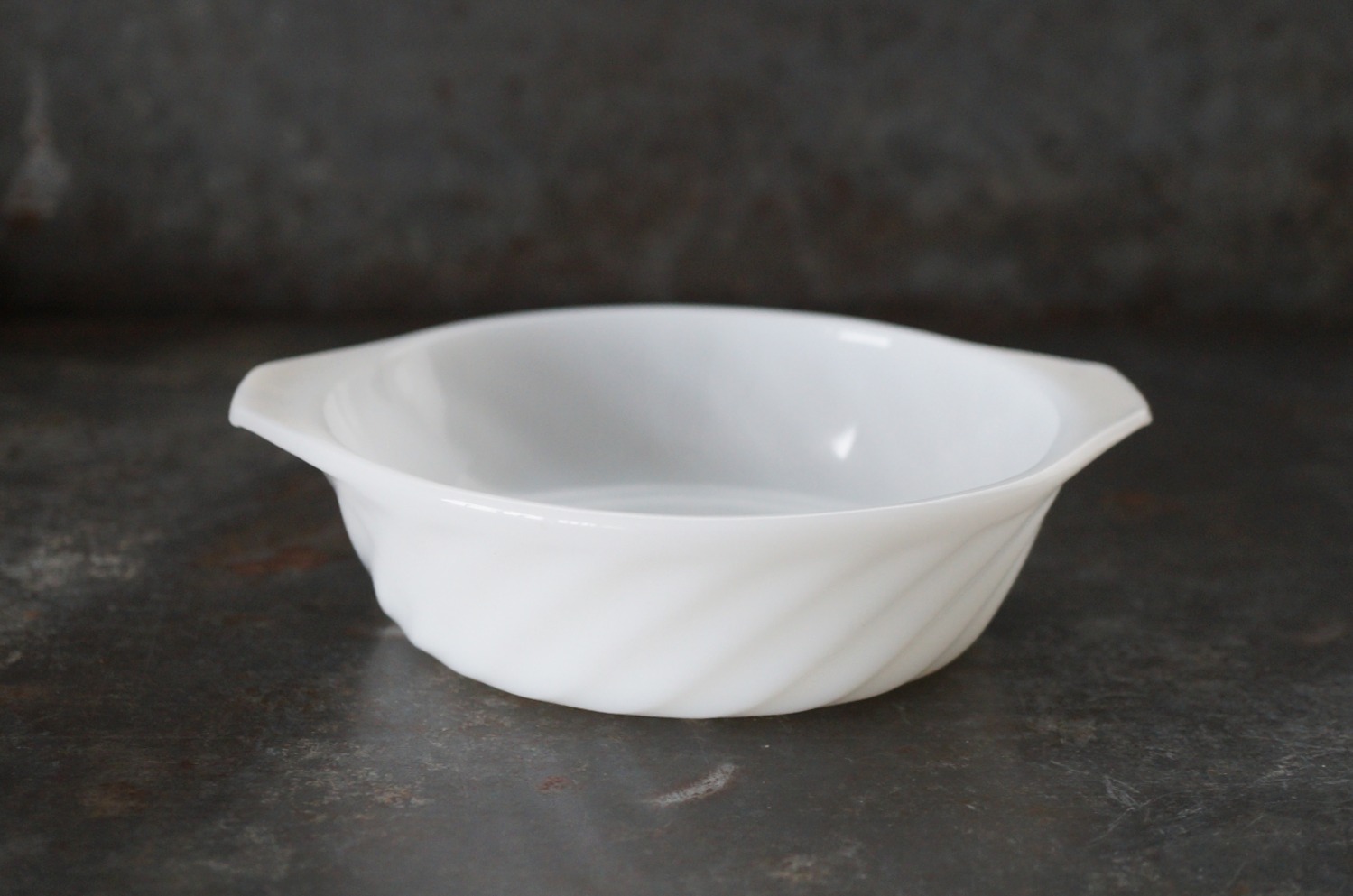 U.S.A. vintage Fire-king White SWIRL Casserole アメリカ