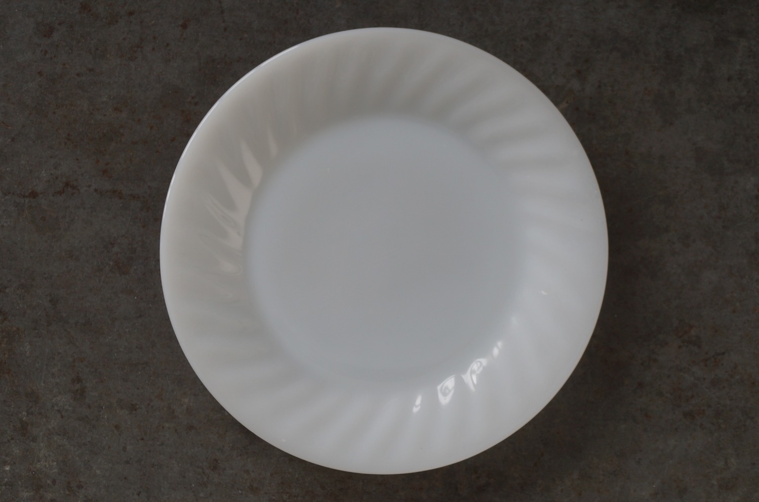 U.S.A. vintage Fire-king White SWIRL Salad Plate アメリカ